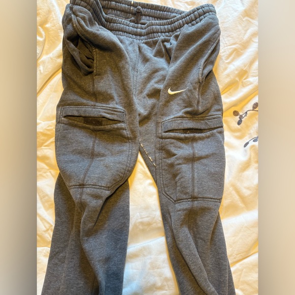 Nike Sportswear Cargo Jogger Sweatpants - Picture 11 of 11